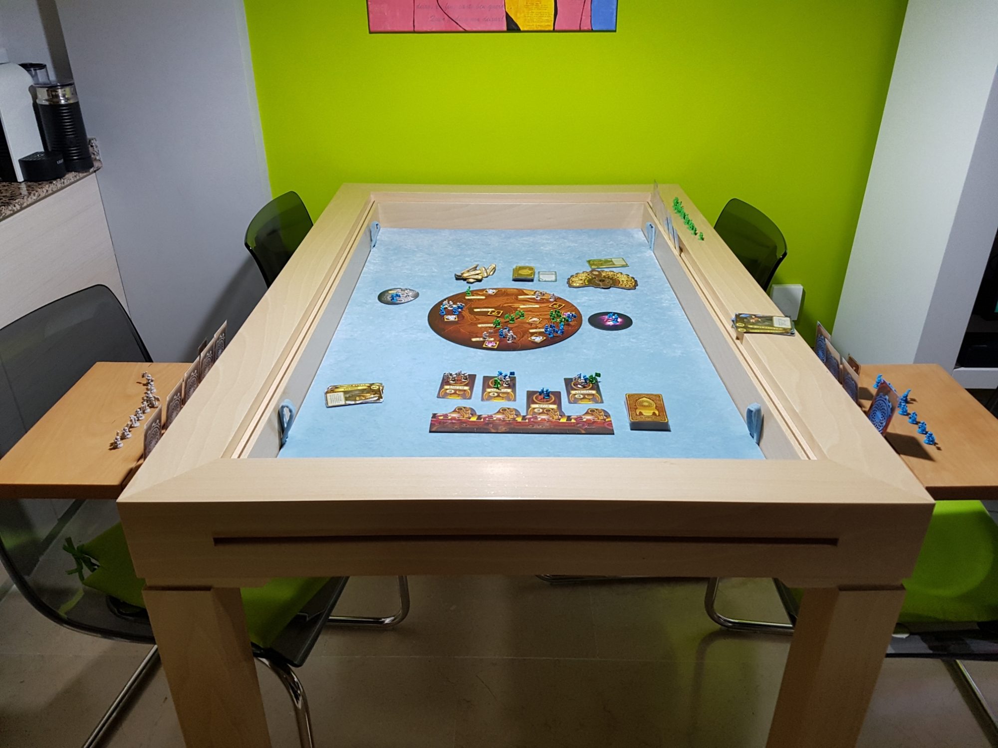 Mesas de juego ERMA  Mesas de comedor diseñadas para juegos de mesa y rol.